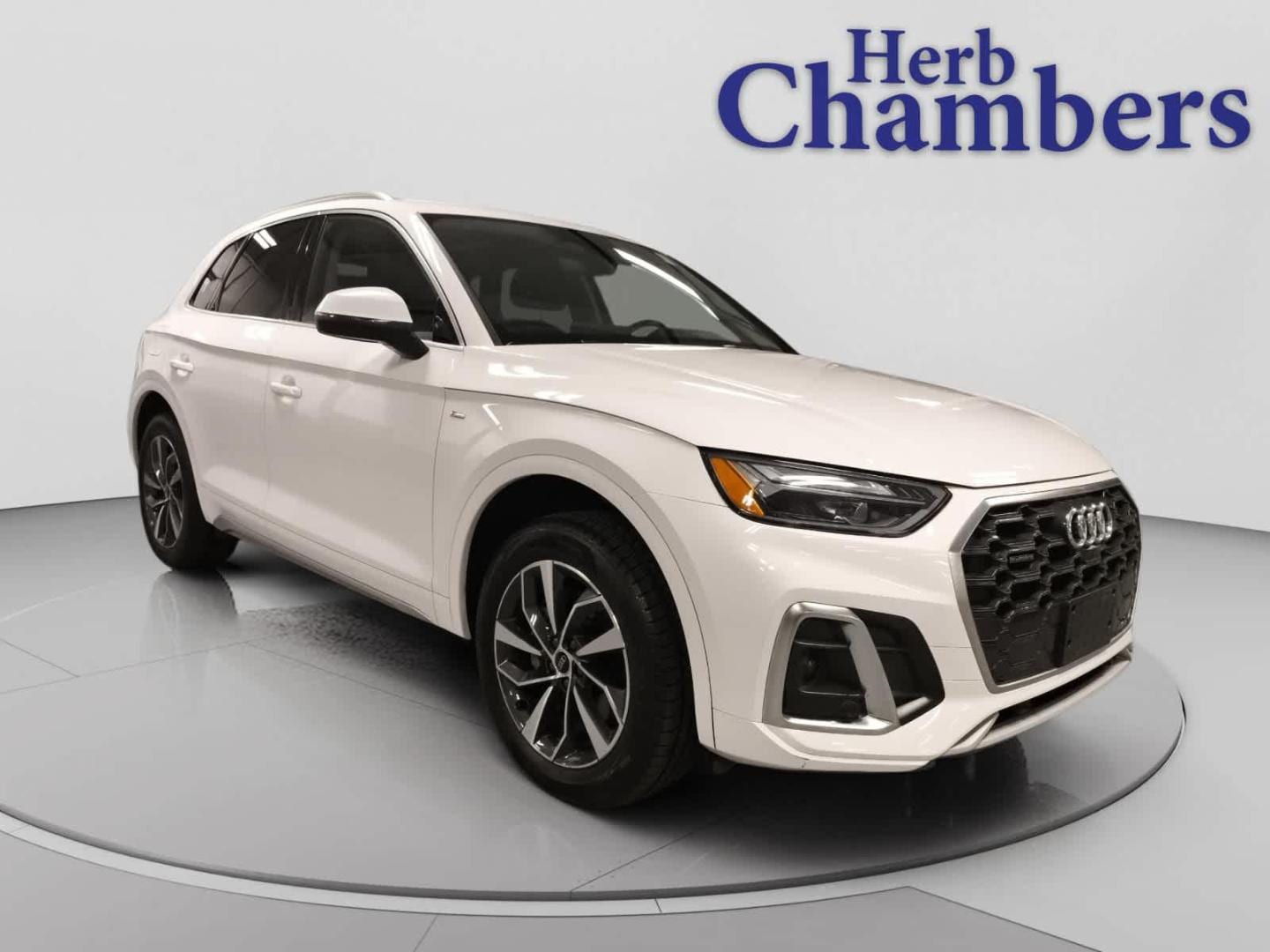 2023 Audi Q5 45 Premium Plus's photo