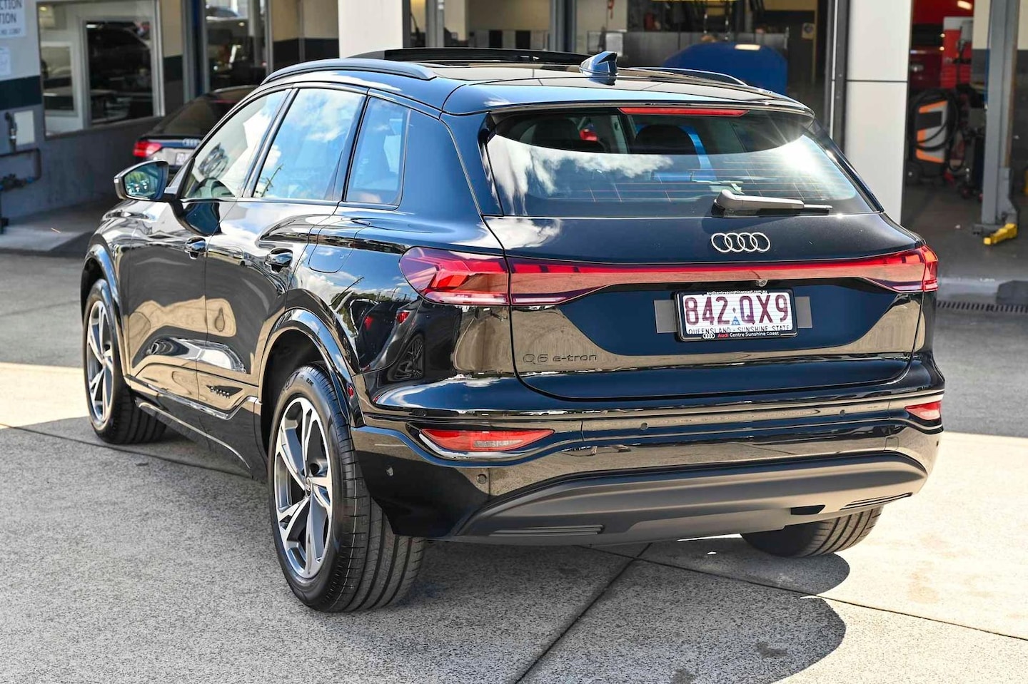 Image about Audi Q6 SUV e-tron e-tron