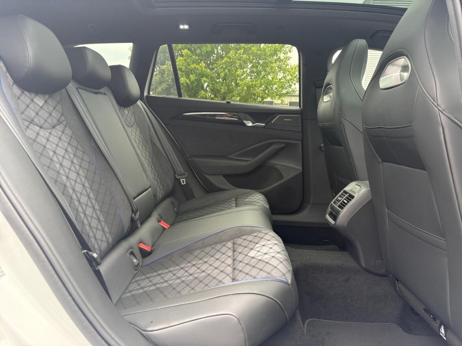 Volkswagen Passat – Bild 11