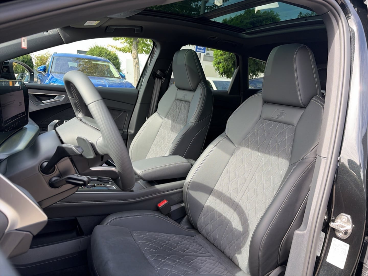 Bild über Audi Q4 SUV e-tron e-tron performance 210 kW - für weitere Informationen kontaktieren Sie den Audi Partner