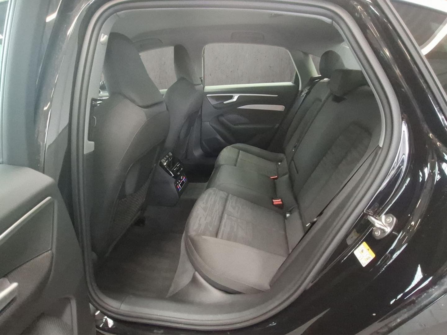 Bild über Audi A6 Limousine TDI 150 kW S tronic - für weitere Informationen kontaktieren Sie den Audi Partner