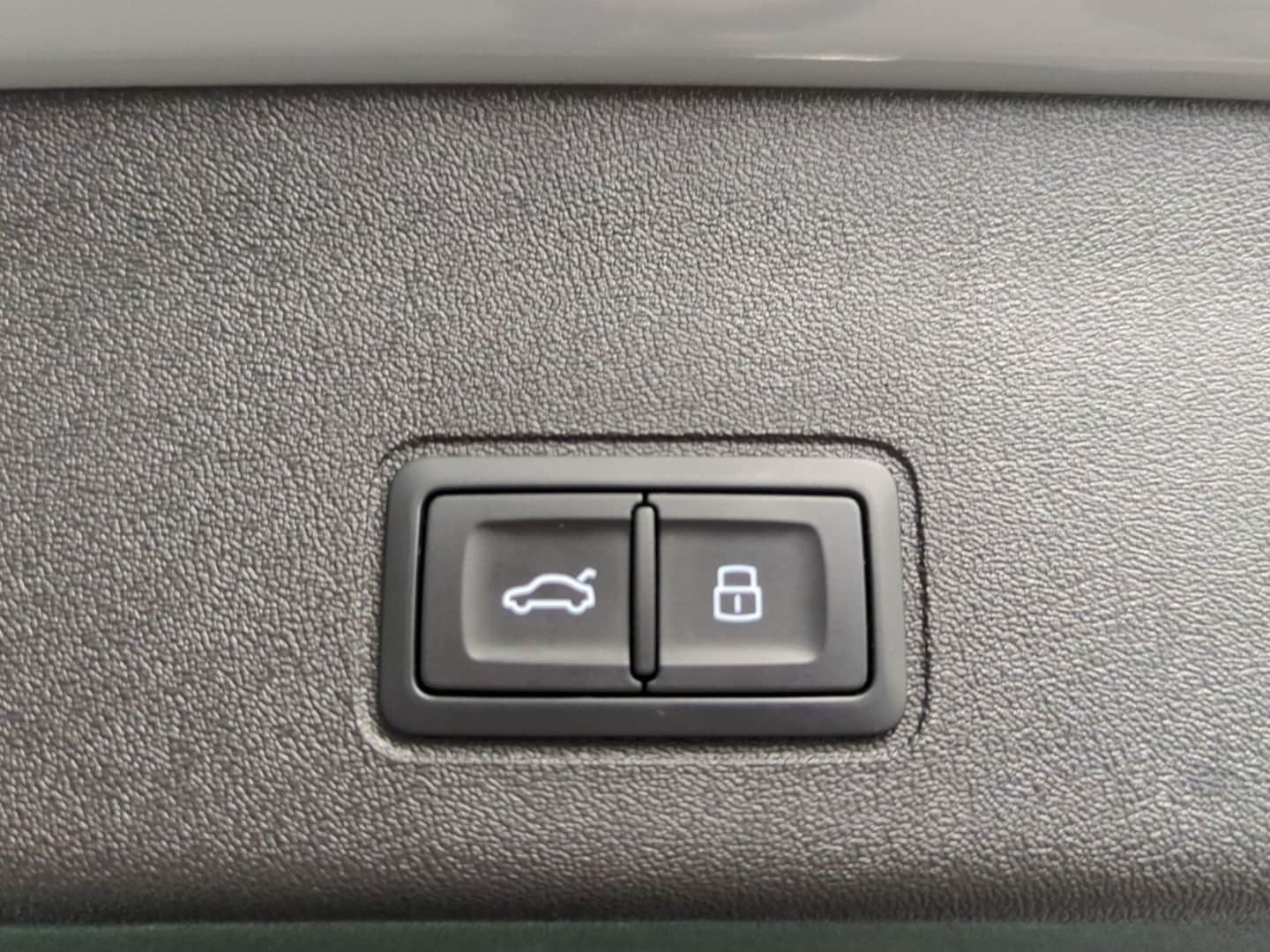 Bild über Audi Q3 SUV TFSI quattro 195 kW S tronic - für weitere Informationen kontaktieren Sie den Audi Partner