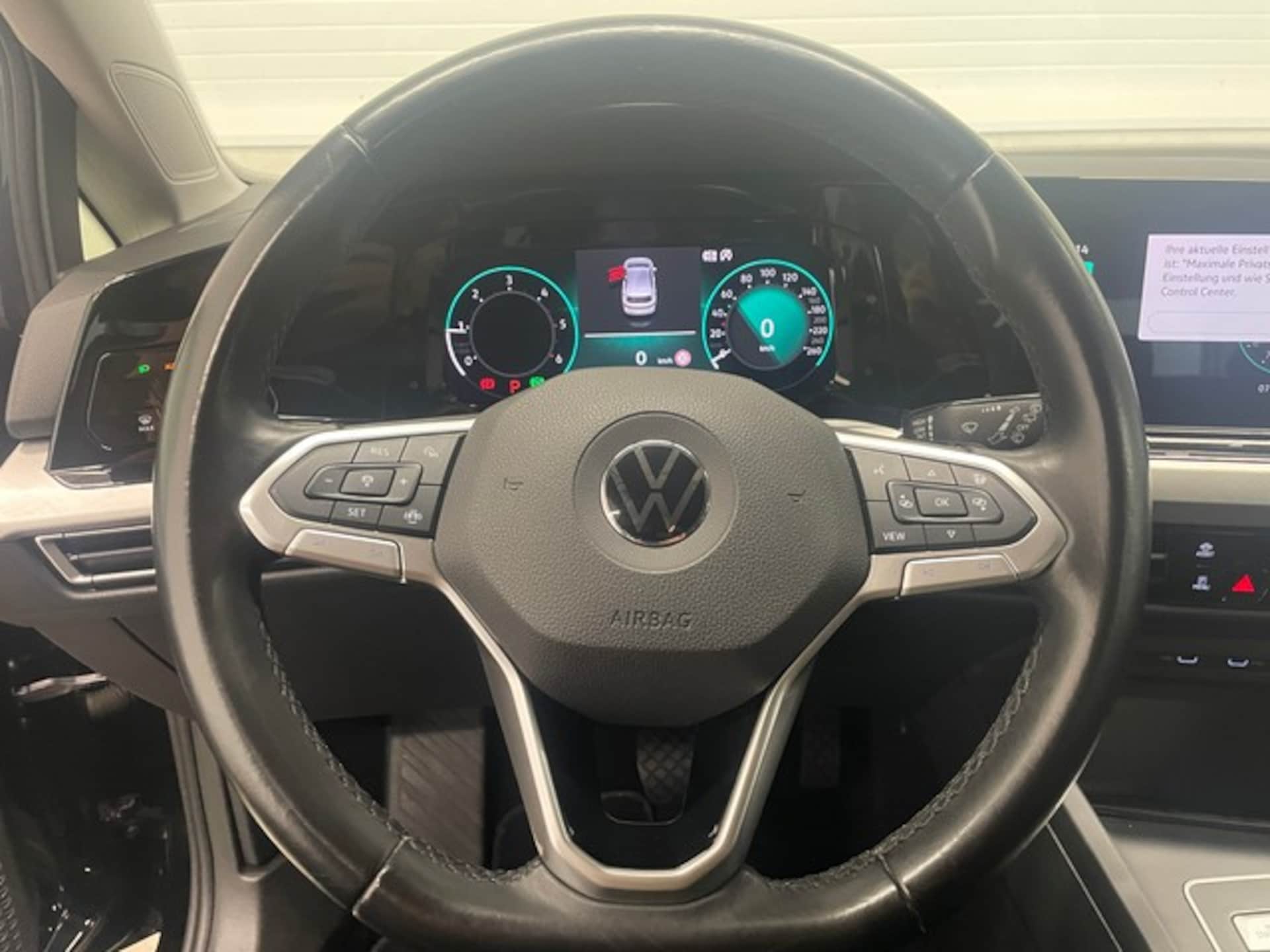 Volkswagen Golf Life