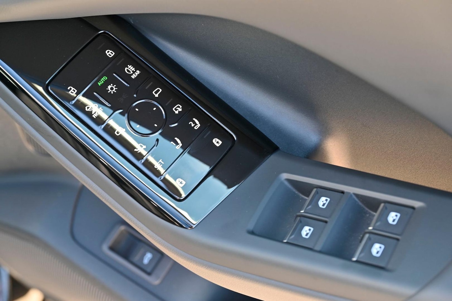 Image about Audi Q6 SUV e-tron e-tron