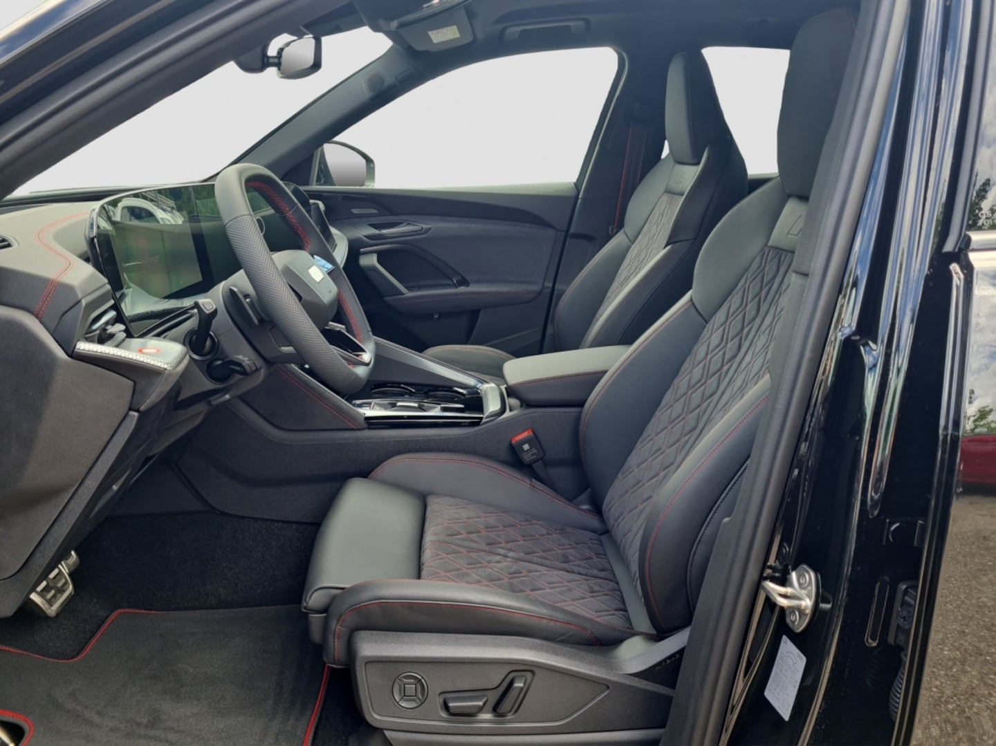 Bild über Audi Q5 SUV TDI quattro 150 kW S tronic - für weitere Informationen kontaktieren Sie den Audi Partner