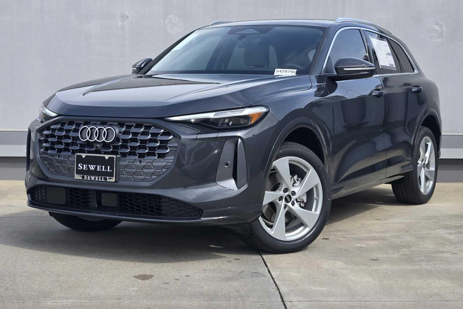 2026 Audi Q5 Premium Plus quattro's photo