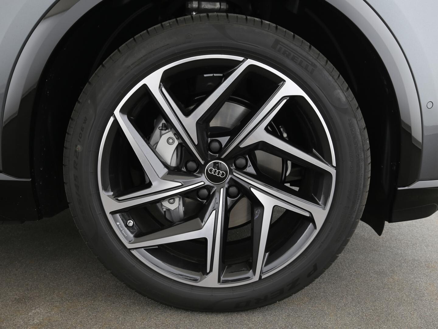 Bild über Audi Q6 SUV e-tron S line business e-tron quattro 315 kW - für weitere Informationen kontaktieren Sie den Audi Partner