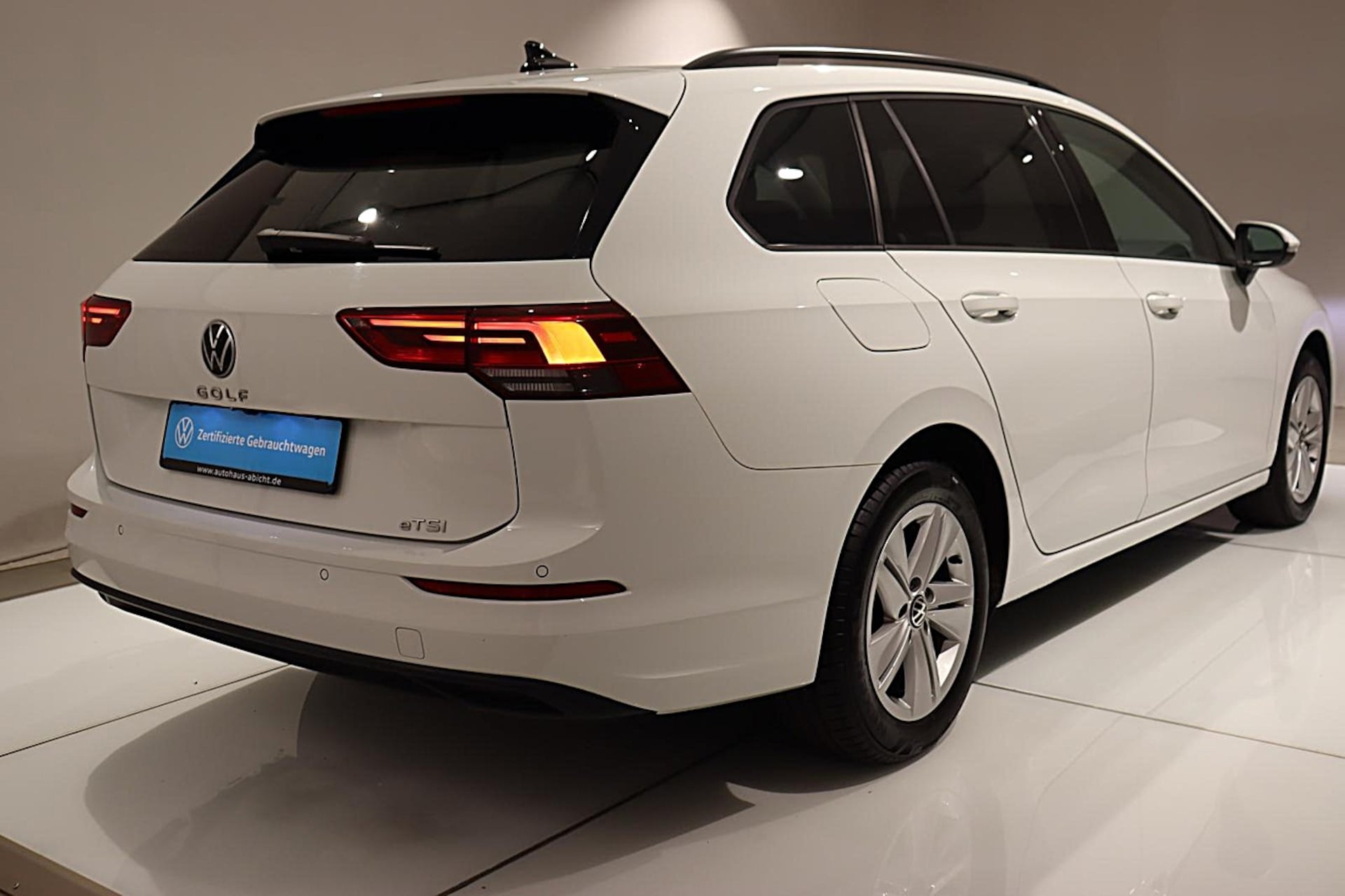 Volkswagen Golf Variant Life
