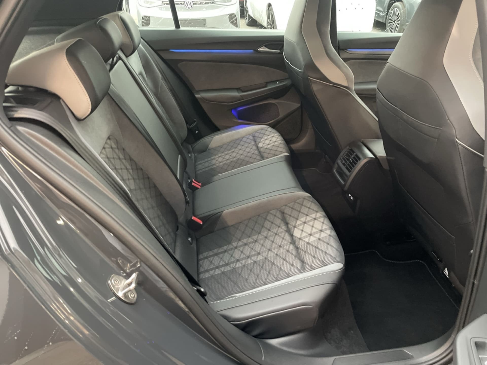 Volkswagen Golf R-Line
