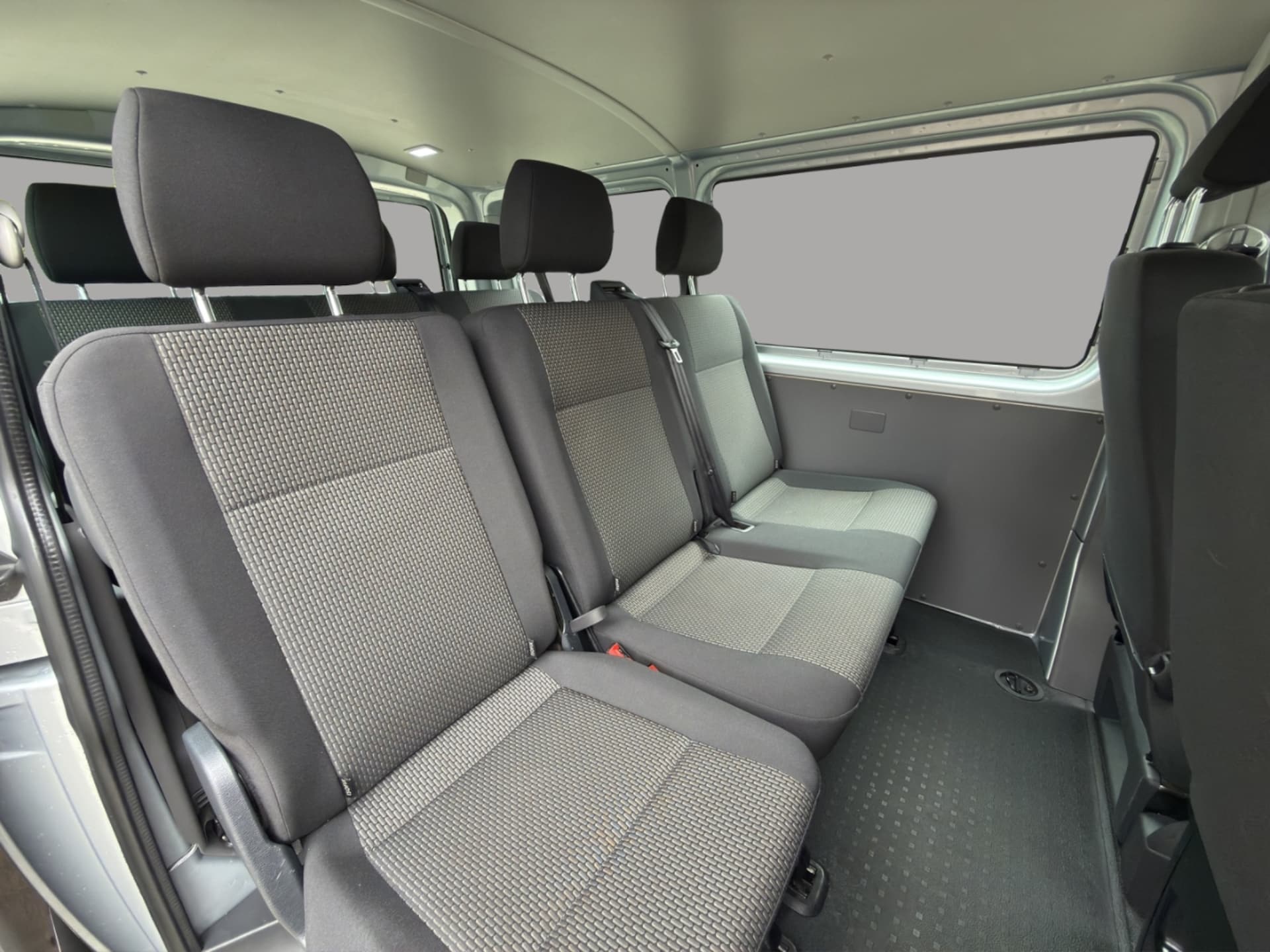 Volkswagen T6.1 Transporter Kombi kurzer Radstand