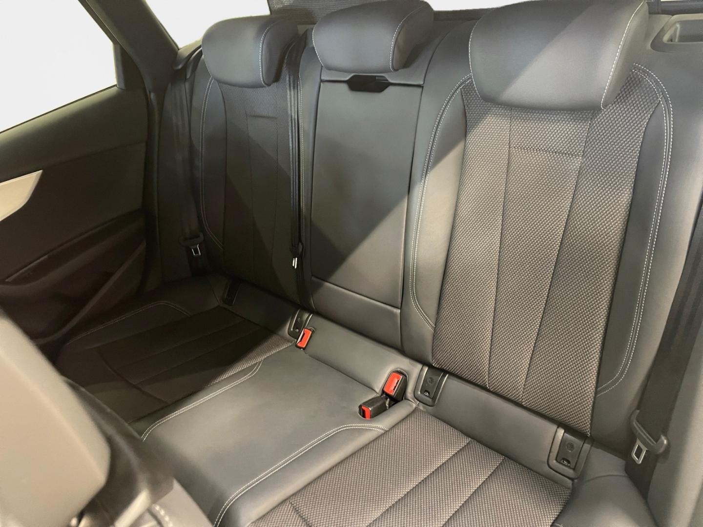 Bild som visar Audi A4 Avant A4 Avant 40 TFSI quattro S line 204 hk S tronic - för mer information kontakta din Audi Partner