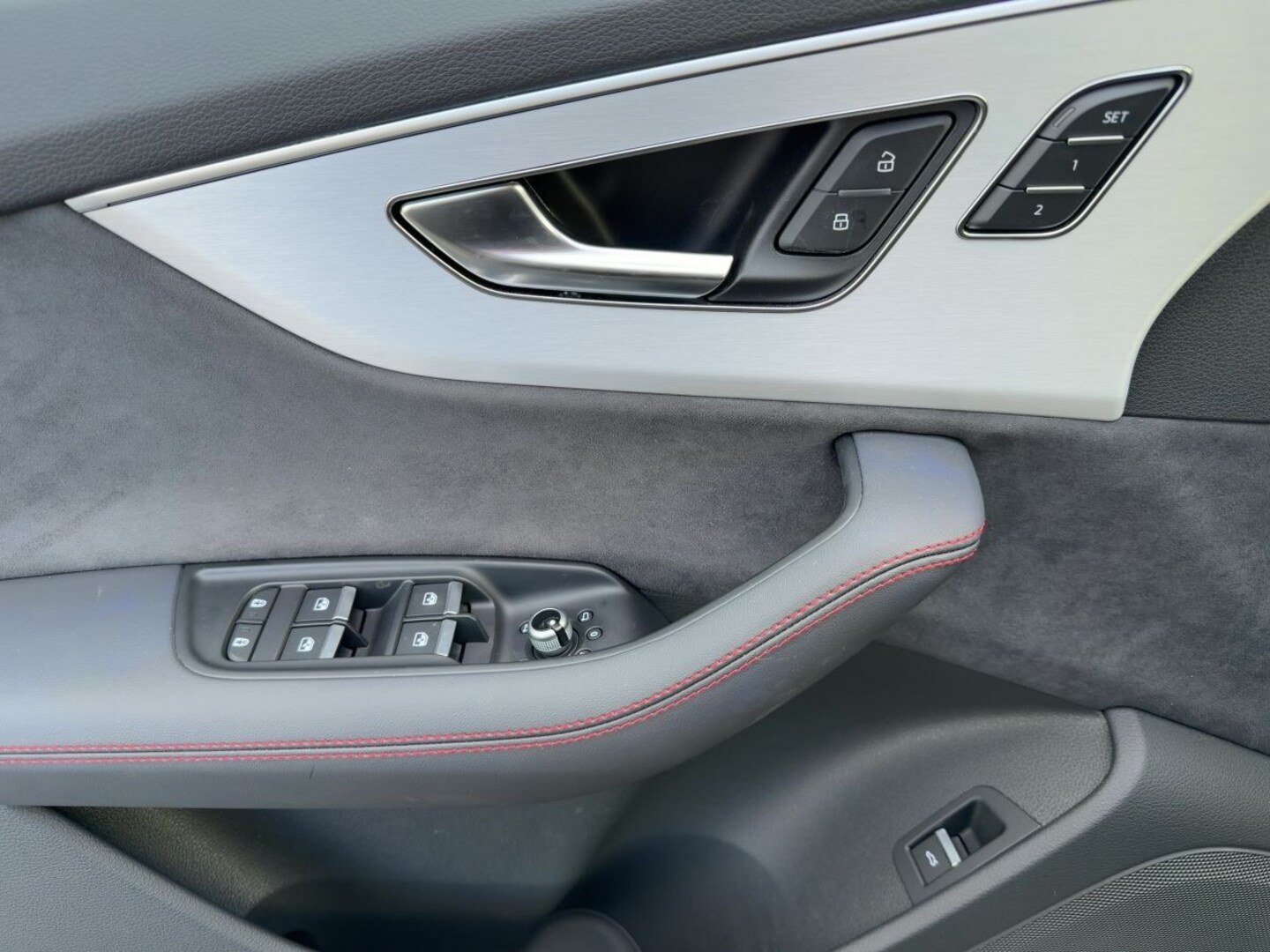 Bild über Audi SQ7 SUV TFSI quattro tiptronic - für weitere Informationen kontaktieren Sie den Audi Partner