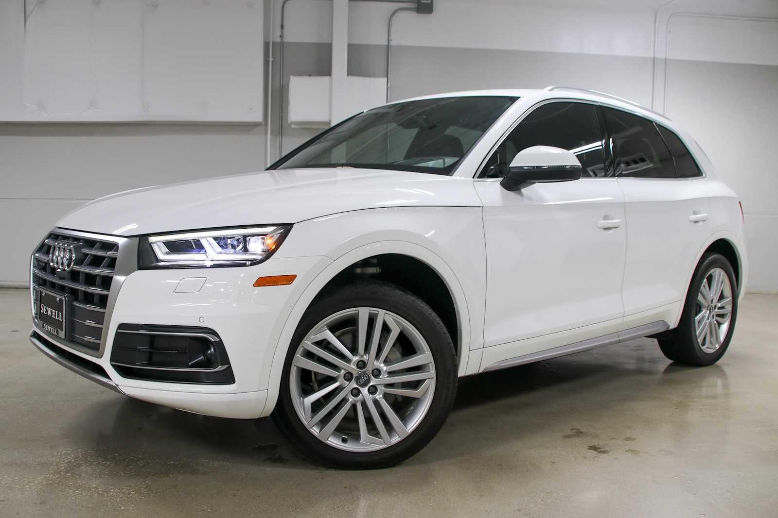 2018 Audi Q5 2.0T quattro S tronic Prestige's photo