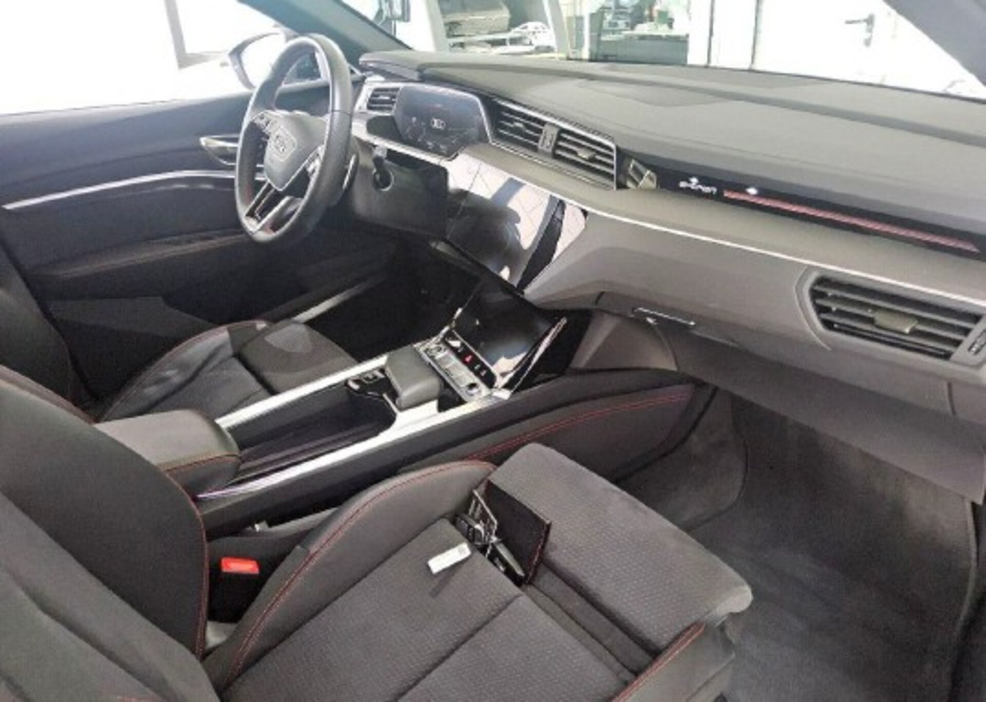 Audi Q8 e-tron S line