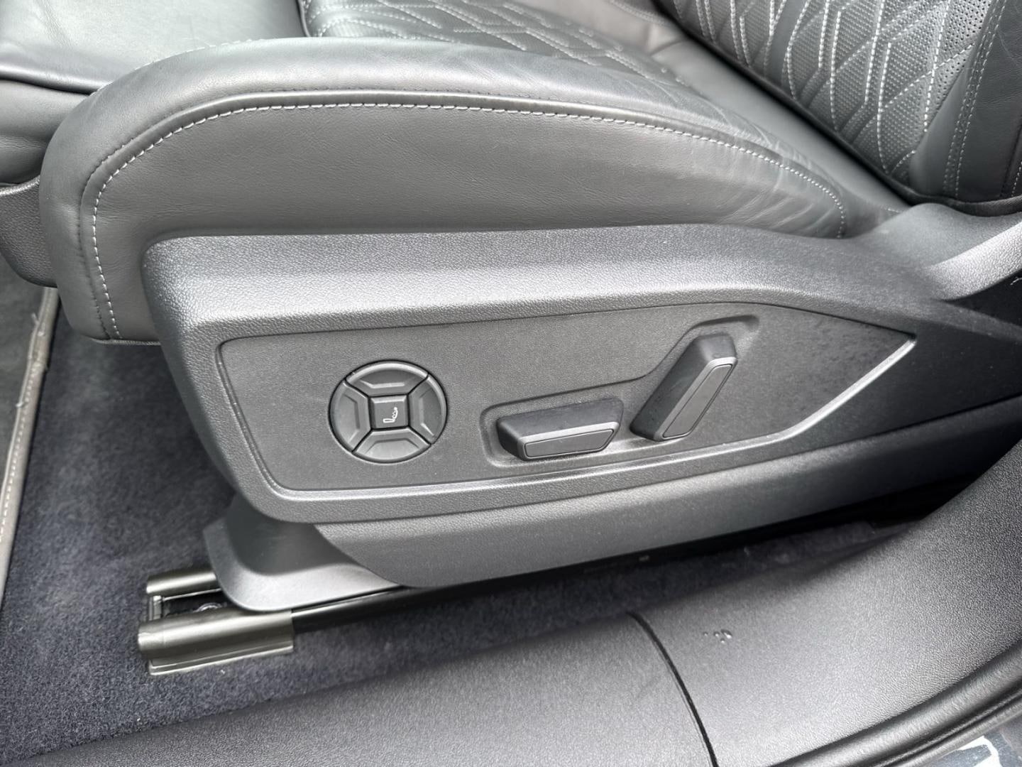 Bild über Audi SQ5 SUV TFSI 270 kW S tronic - für weitere Informationen kontaktieren Sie den Audi Partner