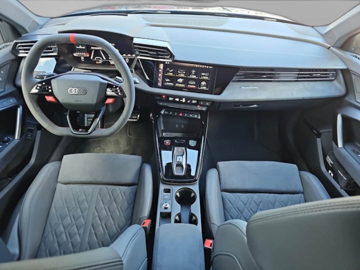 Bild über Audi RS 3 Limousine TFSI quattro 294 kW S tronic - für weitere Informationen kontaktieren Sie den Audi Partner