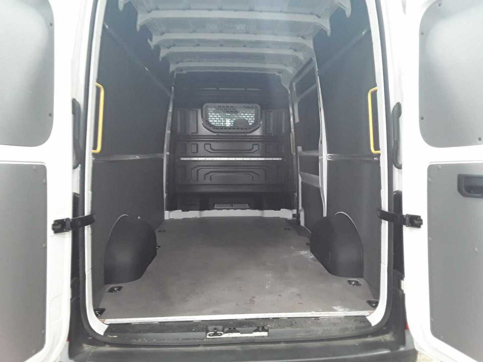 Volkswagen Crafter Kasten mittlerer Radstand – Bild 6