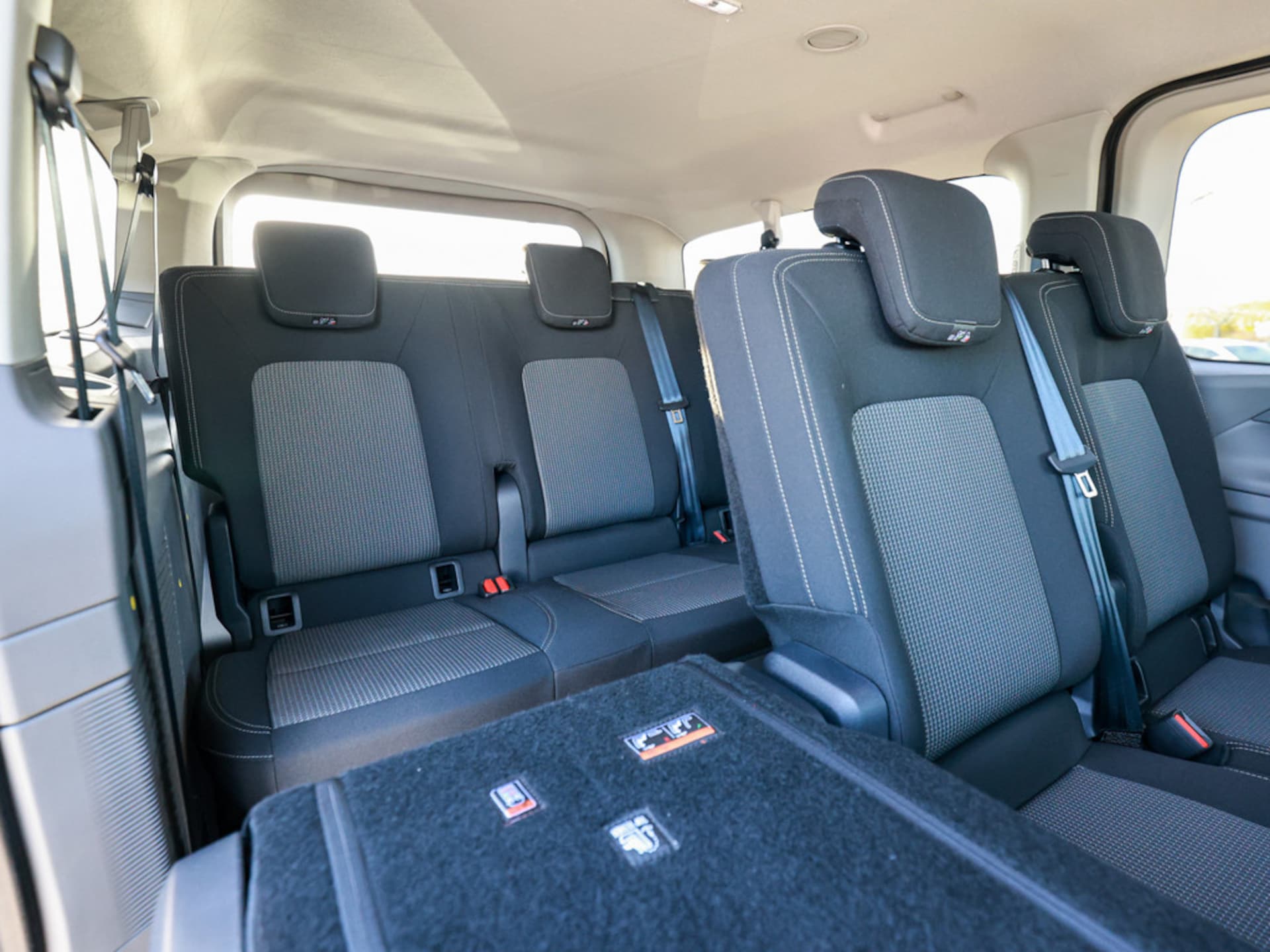 Volkswagen Caravelle langer Radstand Basis-Modell
