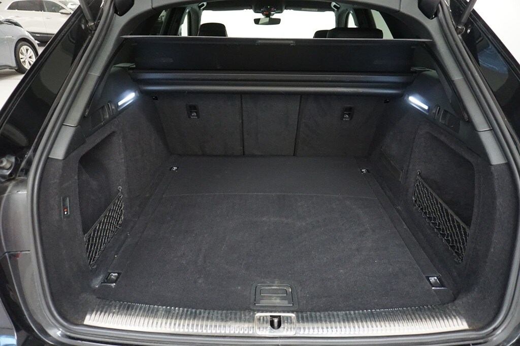 Bild som visar&nbsp;Audi RS 4 Avant&nbsp;RS 4 Avant 450 hk tiptronic - för mer information kontakta din Audi Partner