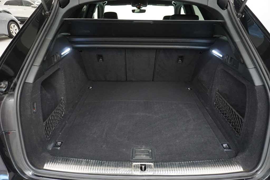 Bild som visar Audi RS 4 Avant RS 4 Avant 450 hk tiptronic - för mer information kontakta din Audi Partner