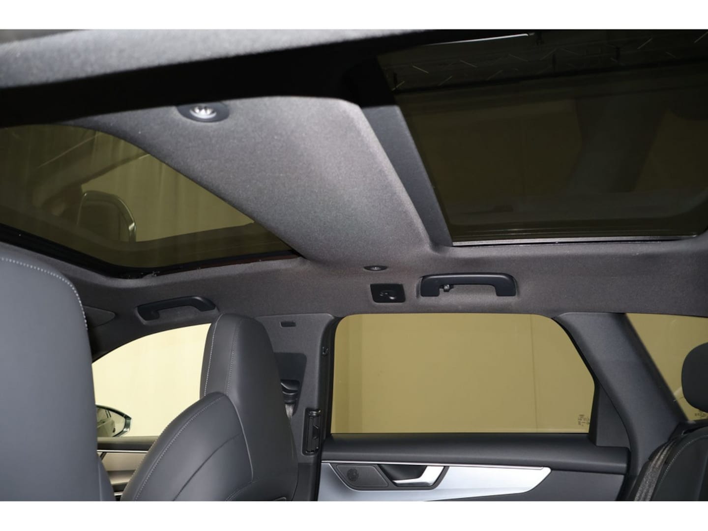 Bild über Audi S6 Avant TDI quattro tiptronic - für weitere Informationen kontaktieren Sie den Audi Partner