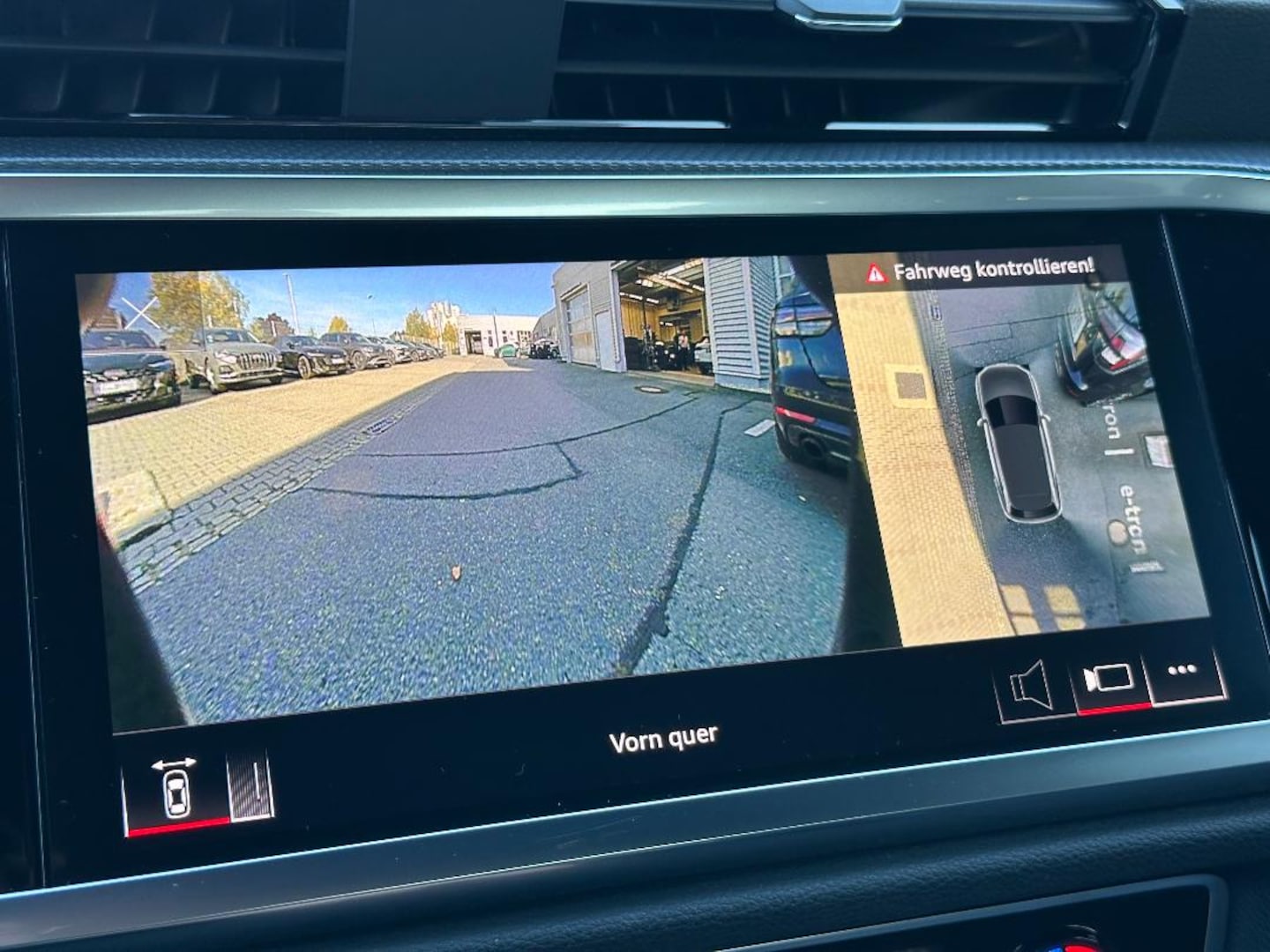 Bild über Audi Q3 S line 40 TFSI quattro S tronic - für weitere Informationen kontaktieren Sie den Audi Partner