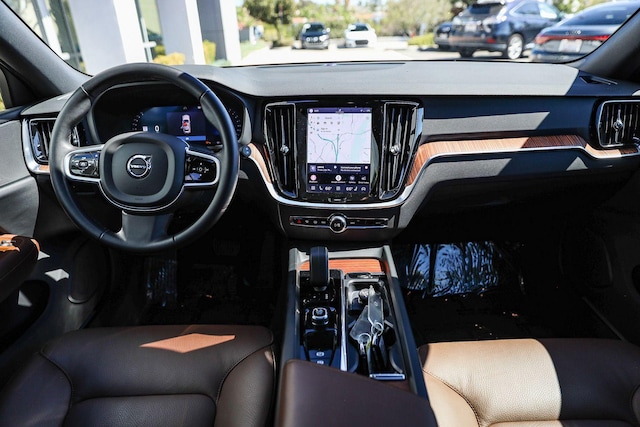 2025 Volvo V60 Cross Country 13
