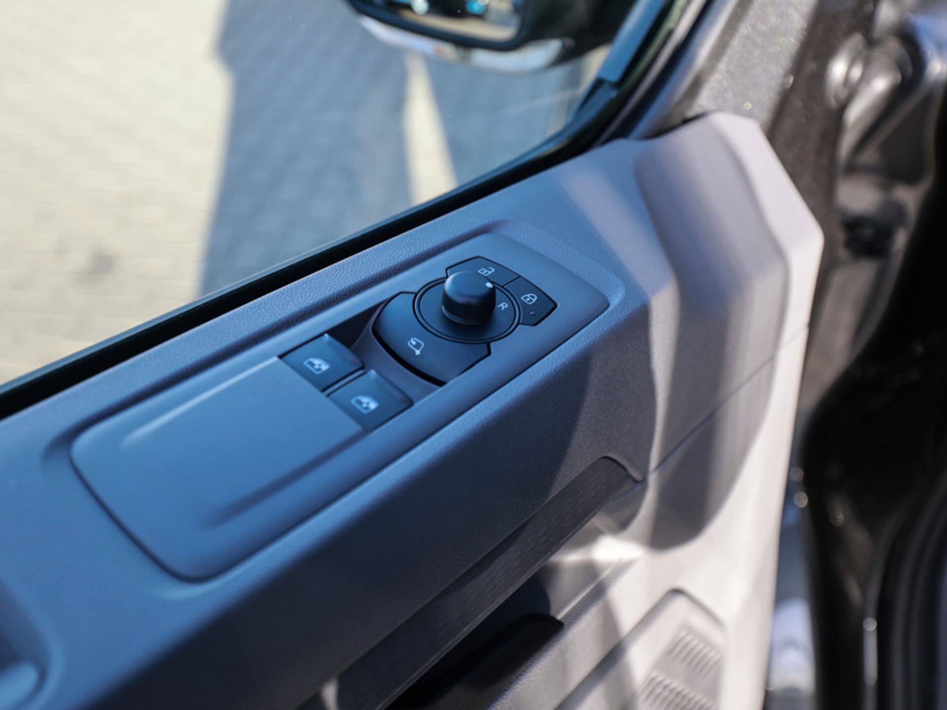 Volkswagen Caravelle langer Radstand Basis-Modell