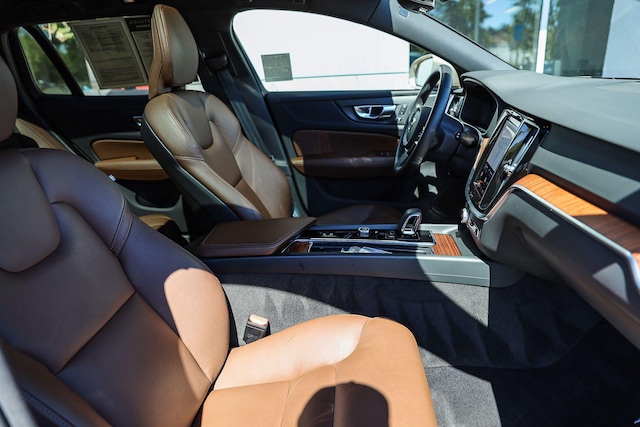2025 Volvo V60 Cross Country 18