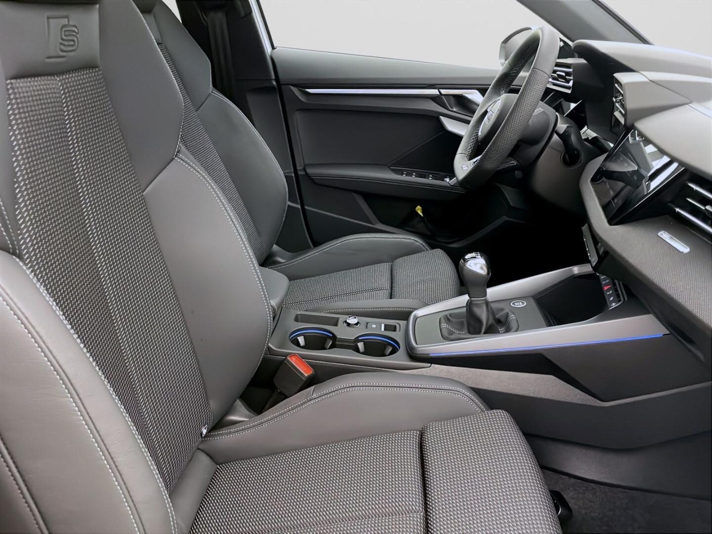 Bild über Audi A3 Sportback TDI Schaltgetriebe - für weitere Informationen kontaktieren Sie den Audi Partner