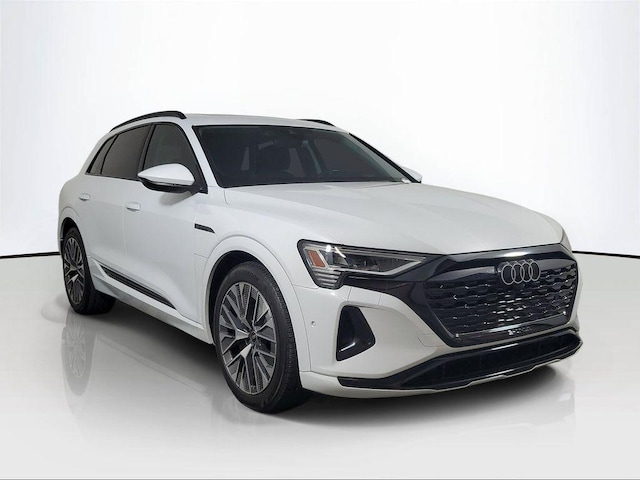 Photo of 2024 Audi Q8 e-tron 
