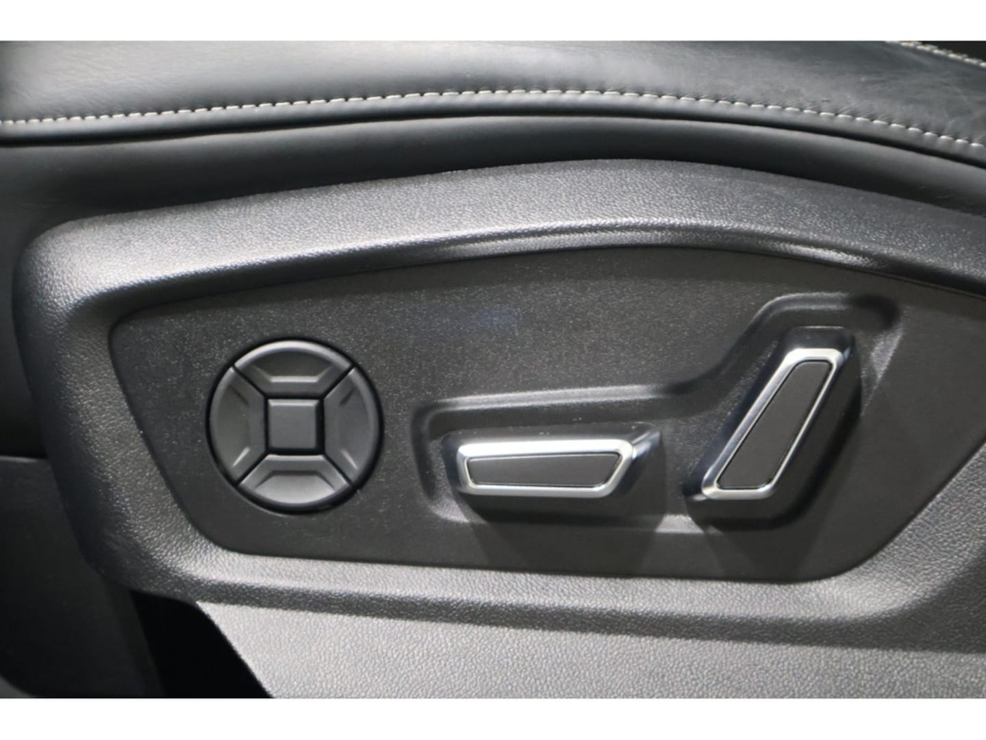 Bild über Audi Q8 55 TFSI quattro tiptronic - für weitere Informationen kontaktieren Sie den Audi Partner