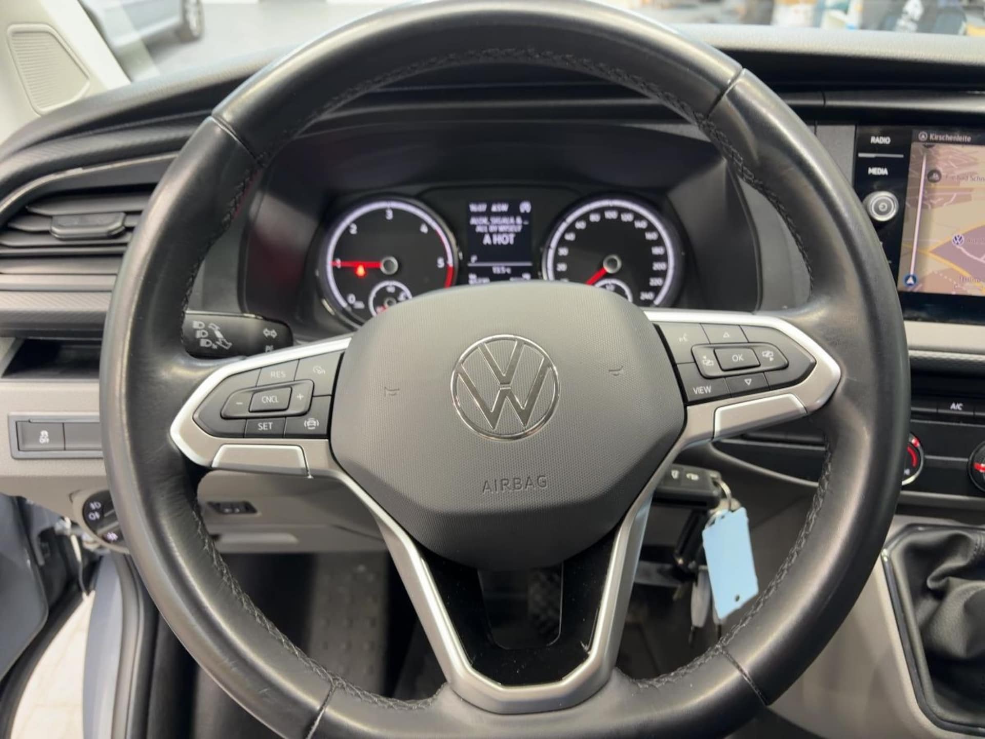 Volkswagen T6.1 Transporter Kombi langer Radstand