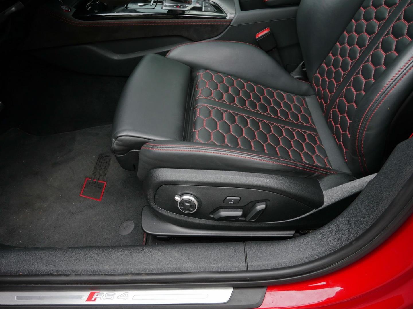 Image about Audi RS 4 Avant TFSI quattro tiptronic
