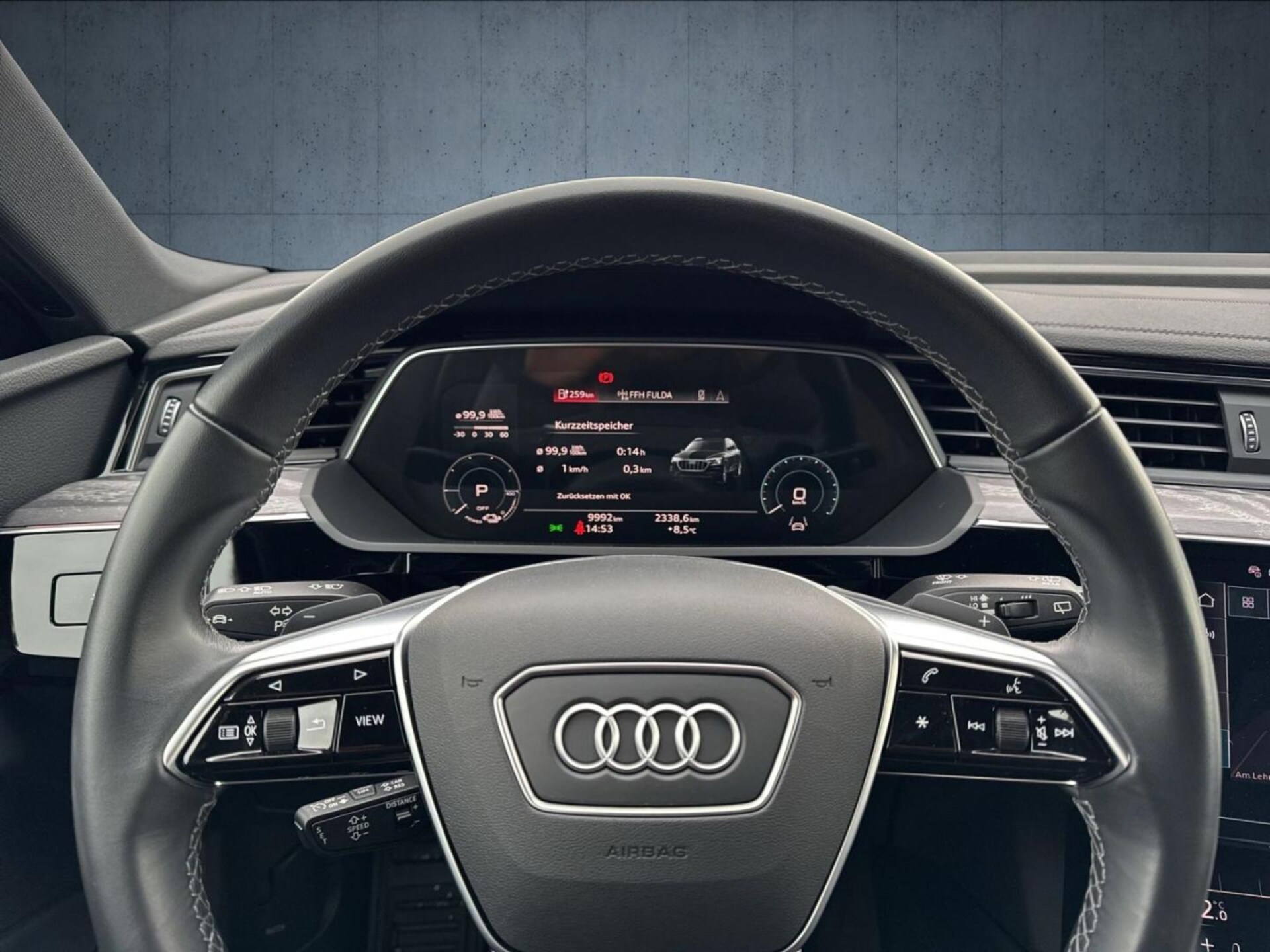Audi Q8 e-tron S line