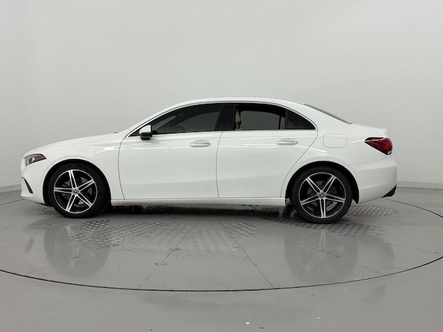 2022 Mercedes-Benz A 220