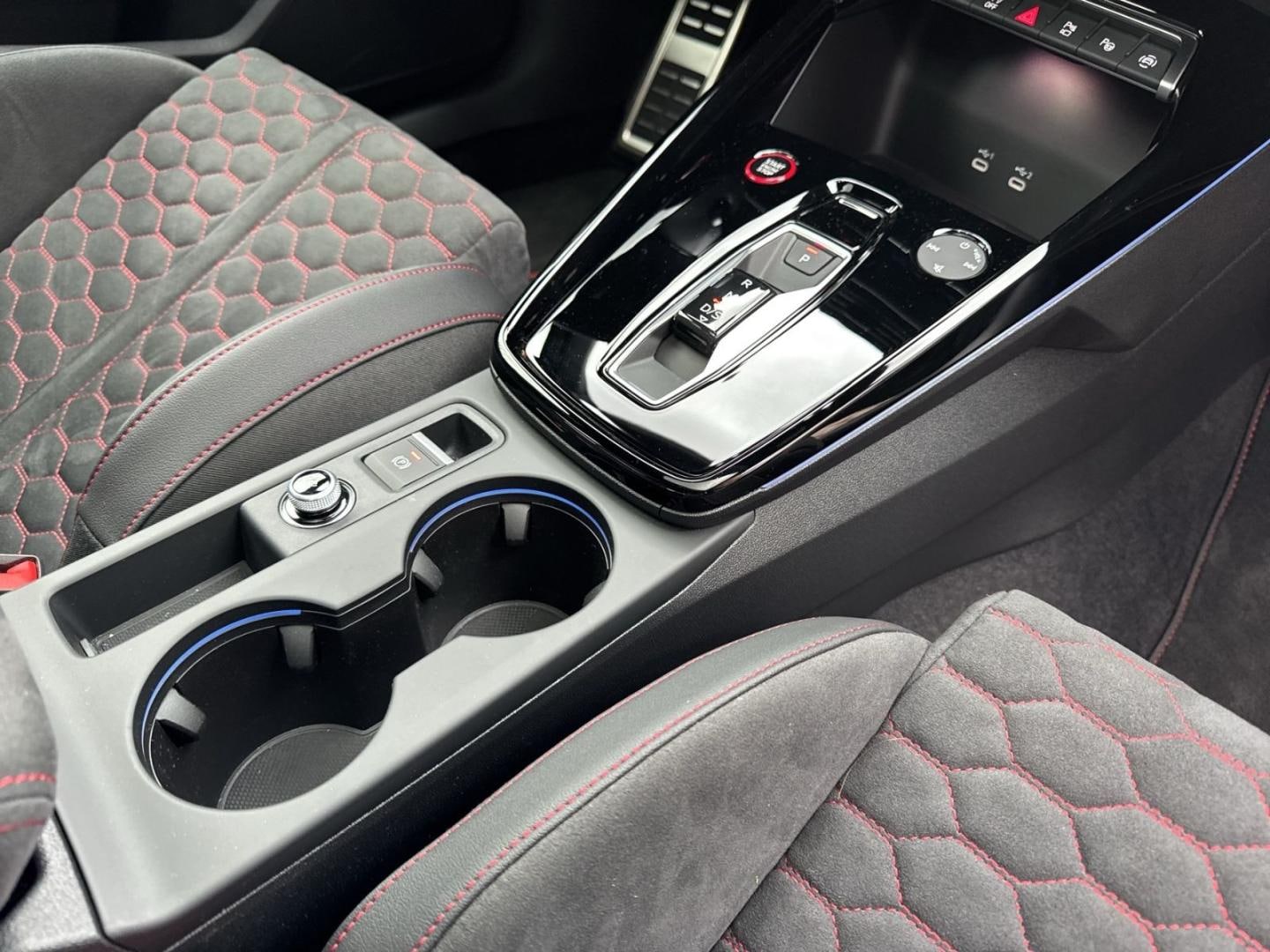Bild über Audi RS 3 Sportback TFSI quattro 294 kW S tronic - für weitere Informationen kontaktieren Sie den Audi Partner