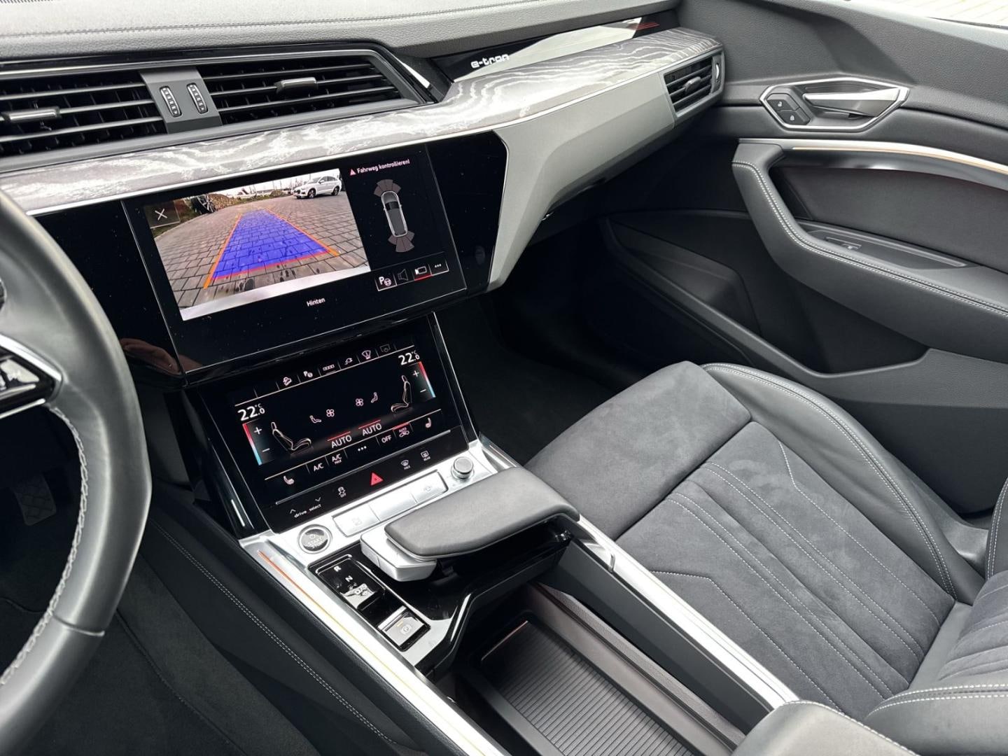 Bild über Audi Q8 e-tron S line 50 e-tron quattro - für weitere Informationen kontaktieren Sie den Audi Partner