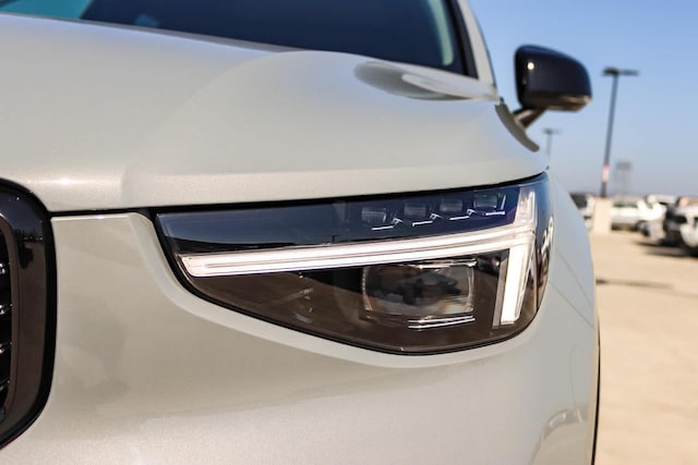 2025 Volvo XC40 Plus - Photo 7