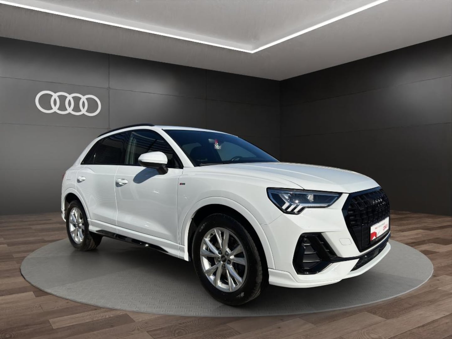 Bild über Audi Q3 S line 40 TFSI quattro S tronic - für weitere Informationen kontaktieren Sie den Audi Partner