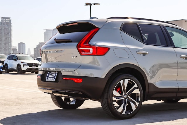 2025 Volvo XC40 Plus - Photo 9
