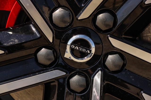 2025 Volvo XC40 Plus - Photo 12