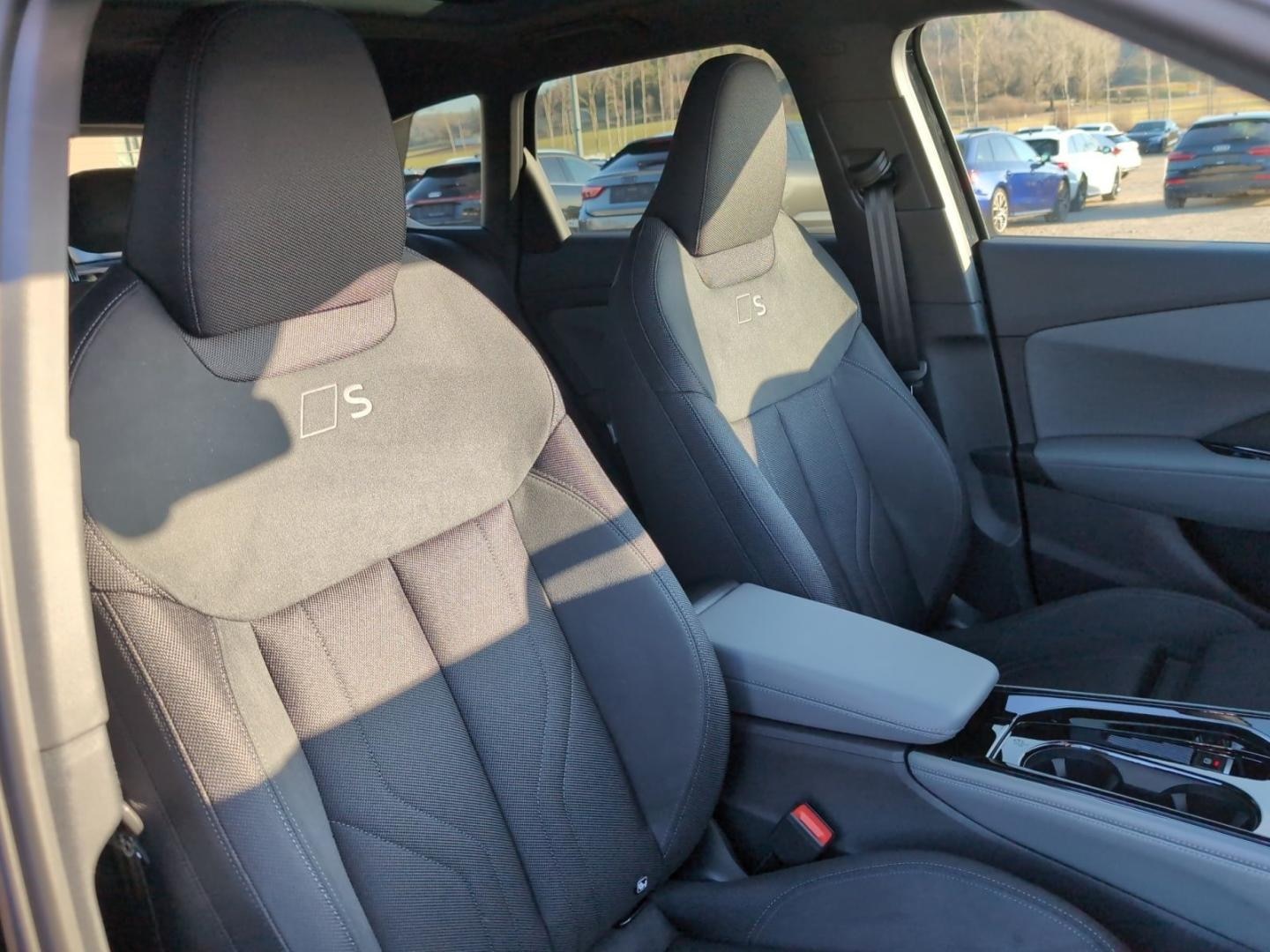 Bild über Audi Q3 SUV TFSI quattro 150 kW S tronic - für weitere Informationen kontaktieren Sie den Audi Partner