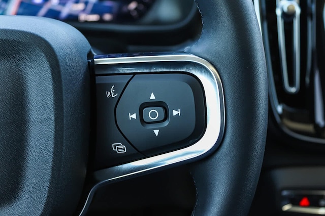 2025 Volvo XC40 Plus - Photo 16