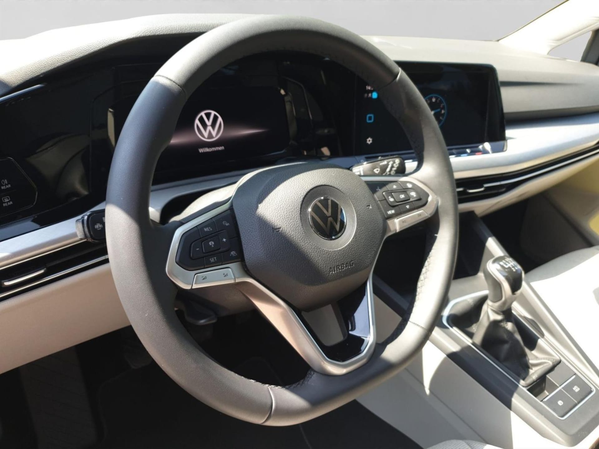Volkswagen Golf Life
