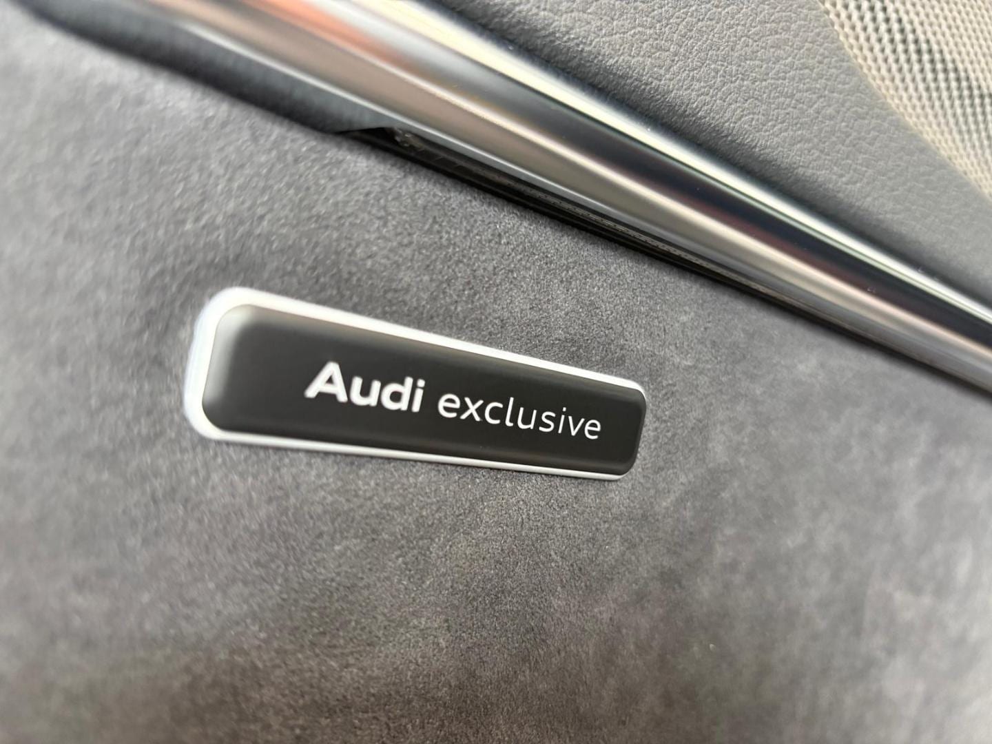 Bild über Audi RS 6 Avant performance quattro tiptronic - für weitere Informationen kontaktieren Sie den Audi Partner