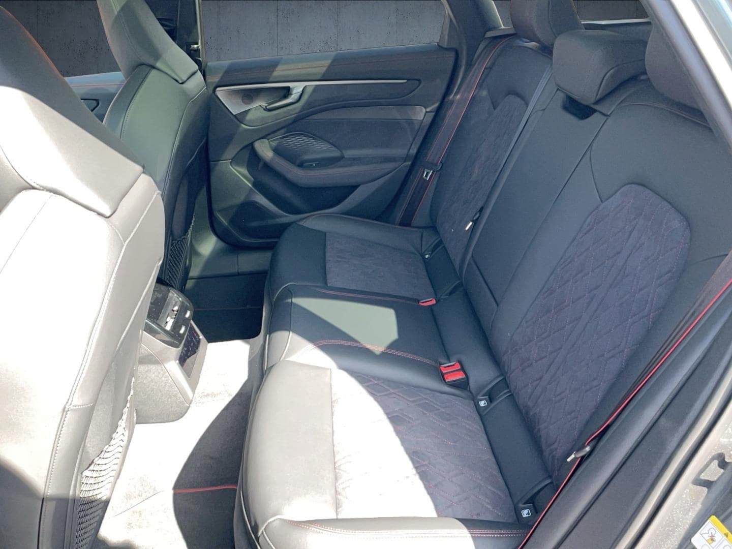 Bild über Audi A6 Avant edition one TDI quattro 220 kW S tronic - für weitere Informationen kontaktieren Sie den Audi Partner