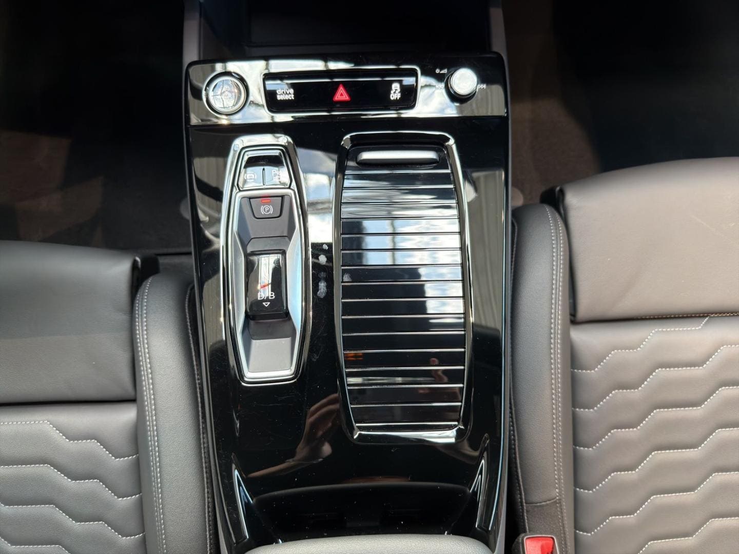 Bild über Audi A6 Avant e-tron e-tron quattro - für weitere Informationen kontaktieren Sie den Audi Partner