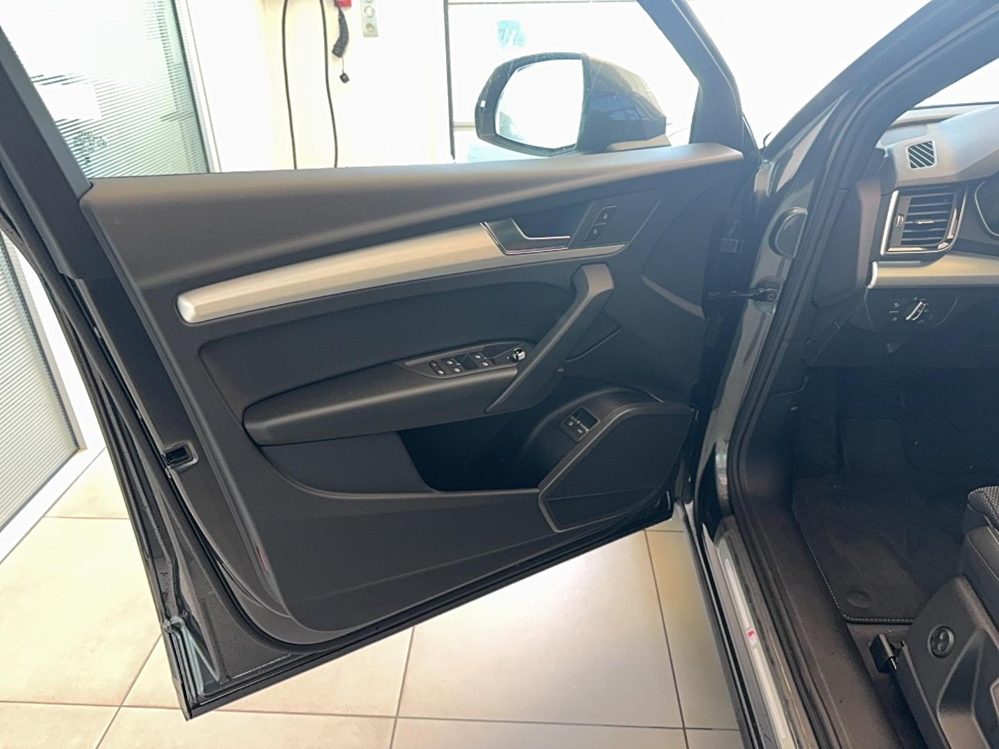 Image about Audi Q5 Sportback TFSI e S line 55 TFSI e Hybride rechargeable quattro270(367)kW(ch)S tronic