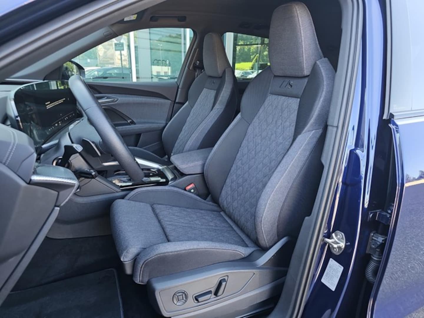 Bild über Audi Q5 SUV TFSI quattro 150 kW S tronic - für weitere Informationen kontaktieren Sie den Audi Partner